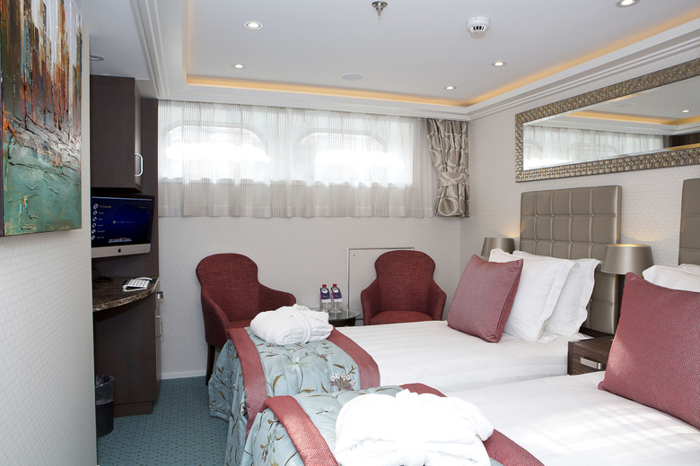 Category D: STATEROOM TYPE: 160 sqft Fixed window