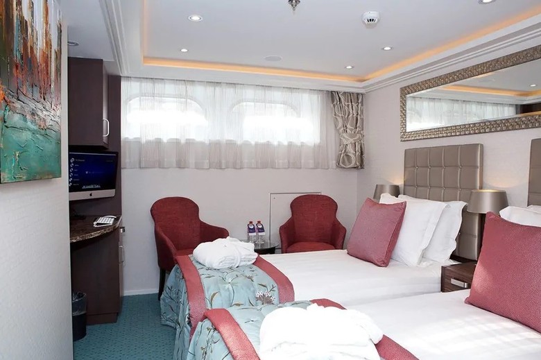 Category E: STATEROOM TYPE: 160 sqft Fixed window